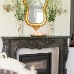 Petit Chateau Luxe