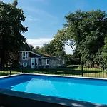 Дом отдыха Petit Chateau Luxe Хейтуйсен