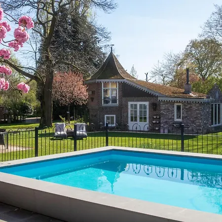 Petit Chateau Luxe Vakantiehuis, Prive Hottub En Zwembad * Heythuysen