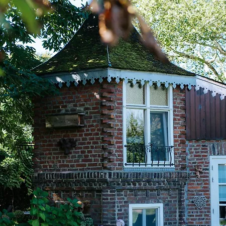 Petit Chateau Luxe Vakantiehuis, Prive Hottub En Zwembad Holiday home