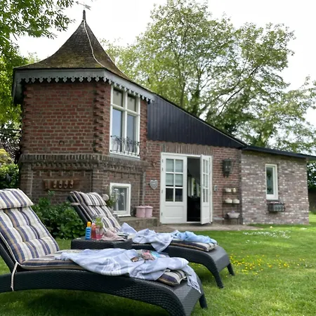 Petit Chateau Luxe Vakantiehuis, Prive Hottub En Zwembad Holiday home *