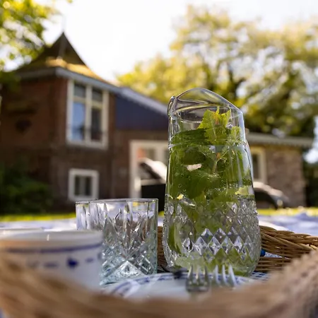 Petit Chateau Luxe Vakantiehuis, Prive Hottub En Zwembad Holiday home
