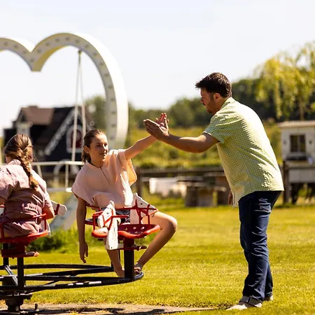 Petit Chateau Luxe Vakantiehuis, Prive Hottub En Zwembad Holiday home Heythuysen