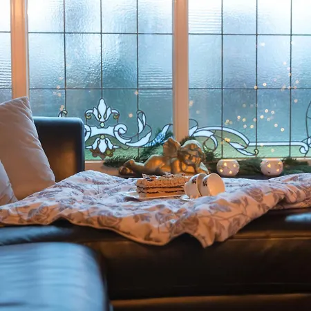 Petit Chateau Luxe Vakantiehuis, Prive Hottub En Zwembad * Heythuysen
