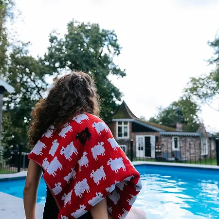 Holiday home Petit Chateau Luxe Vakantiehuis, Prive Hottub En Zwembad *