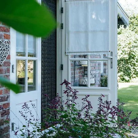 Petit Chateau Luxe Vakantiehuis, Prive Hottub En Zwembad
