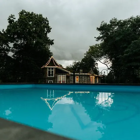 Petit Chateau Luxe Vakantiehuis, Prive Hottub En Zwembad Heythuysen