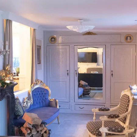 Petit Chateau Luxe Vakantiehuis, Prive Hottub En Zwembad * Heythuysen